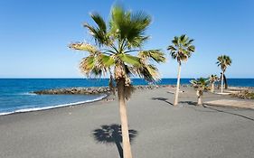 Bright Spacious Apartment, 2 Min Walk From Beach